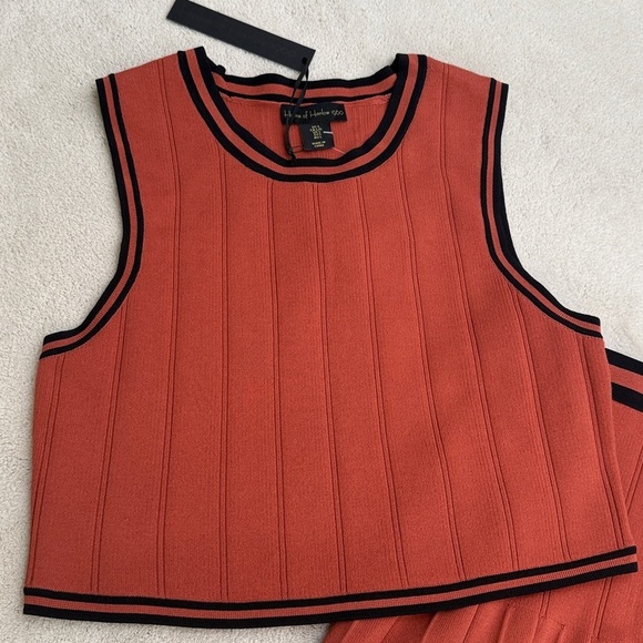 House of Harlow Knit Sweater & Pleated Skirt Set Rust w/ Black Trim Size L NWT - Picture 2 of 12